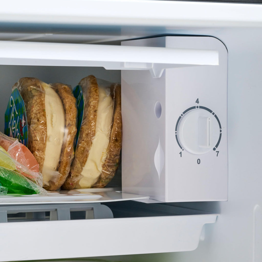 Igloo 3.2 Cu.Ft. Mini Fridge with Freezer - Single Door Compact Refrigerator with Glass Shelves for Homes, Dorms & Offices- Keep Snacks, Drinks & Frozen Foods Cool with Temperature Control Mini Fridge